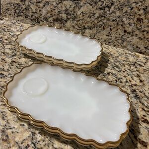 Elegant White and Gold Scalloped Plates